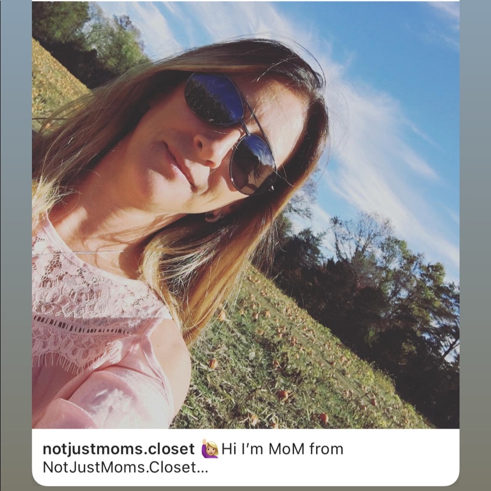 Meet your Posher,Cariann NotJustMoms.Closet🙋🏼‍♀️